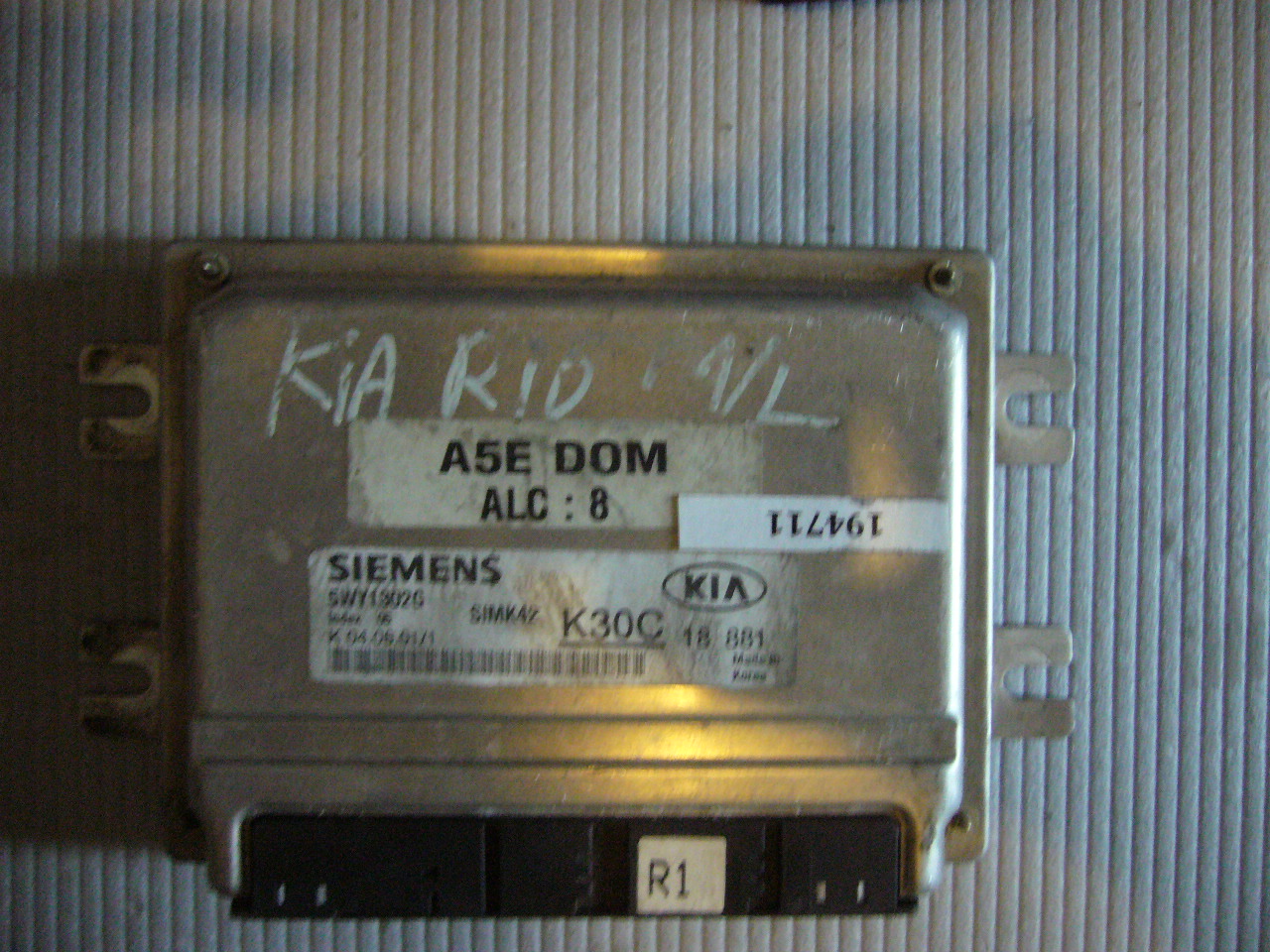 Электронный блок управления двигателем : 5WY1302G (K30C18881) на Kia Rio