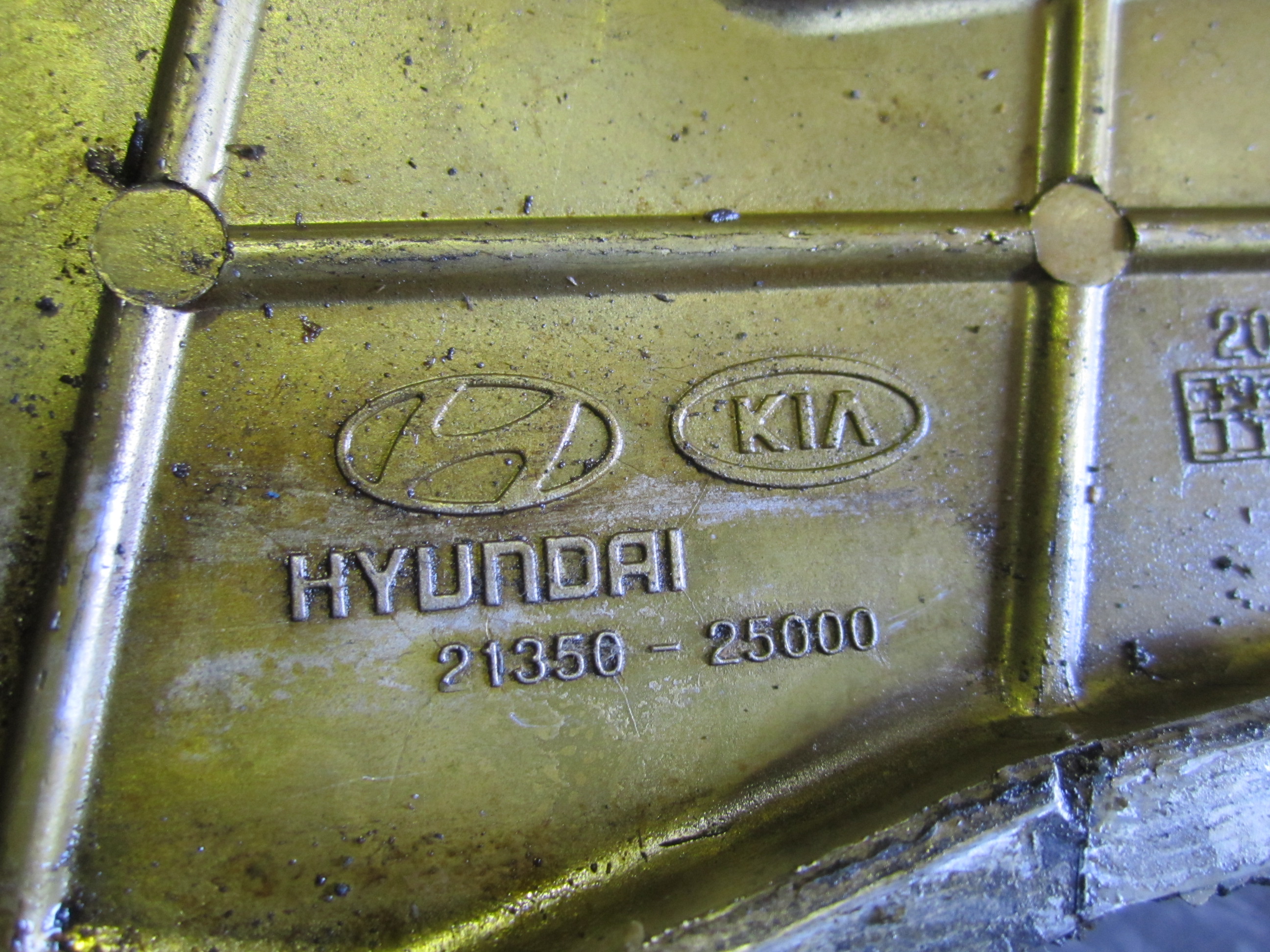 Крышка двигателя передняя : 21350-25000 на Hyundai NF